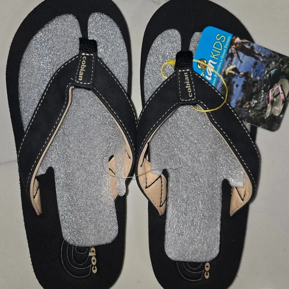 Cobian kids Floater 2 Jr.  black flip flops, Size US 6/7 Floater  #summer #beach